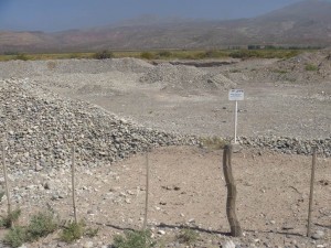 Se observa cantera en margen izquierdo del Río Grande.-