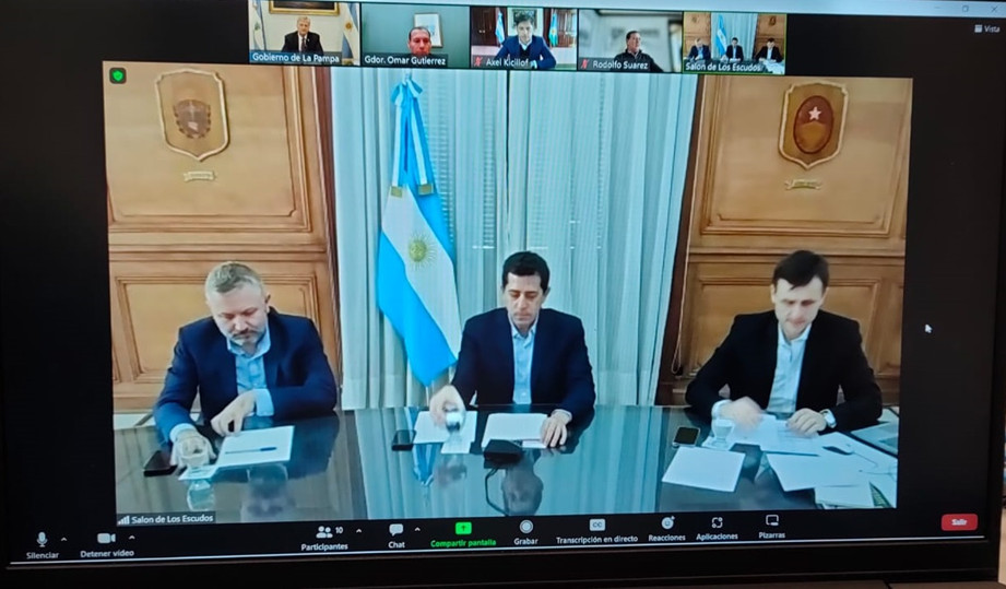 De izquierda a derecha, Lepere, De Pedro y Schlegel en el Salón de los Escudos de la Casa de Gobierno. 