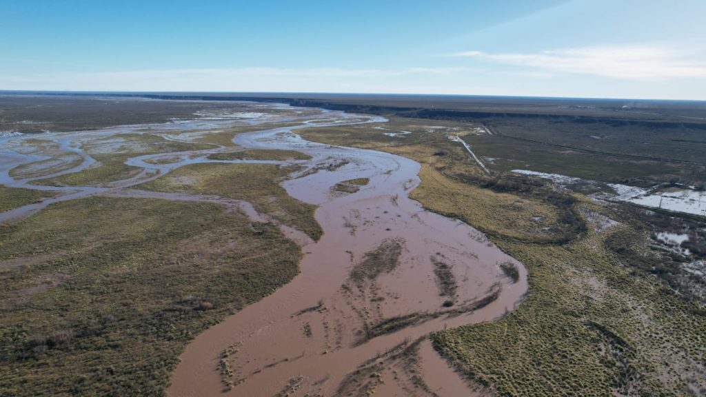 Se produjeron anegamientos en la zona de 25 de Mayo y hubo evacuados en Catriel por la crecida del Colorado.